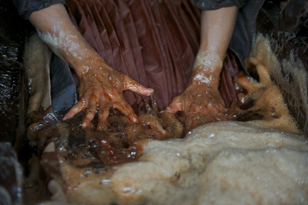 Kathrin von Rechenberg promotes gambiered Canton gauze or xiang yun sha (香云纱|xiāng yún shā or “fragrant cloud yarn”). Image courtesy of Von Rechenberg